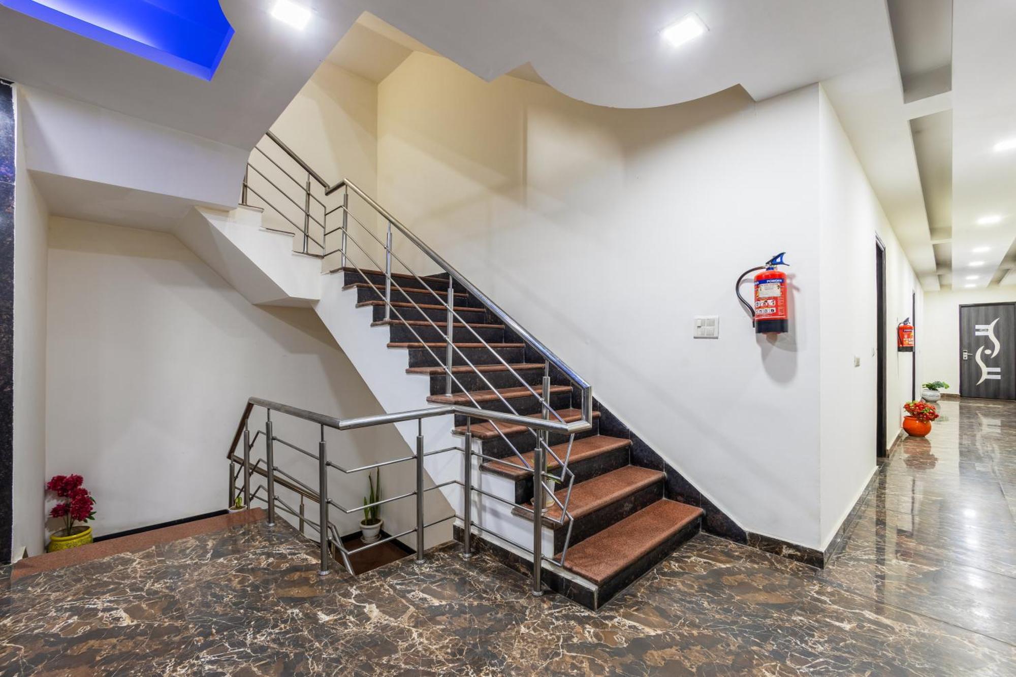 Kabul Hotel By Nexhub Palace - Medanta Gurgaon Bagian luar foto