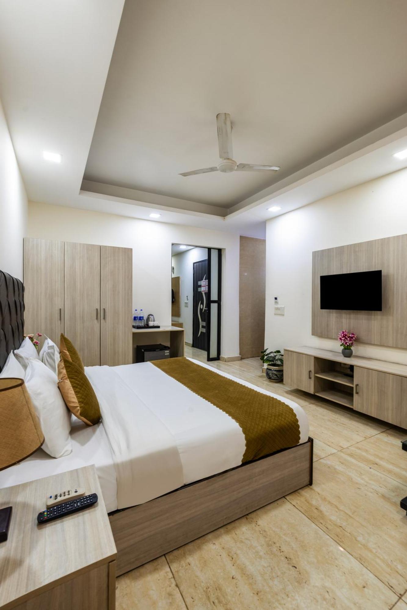 Kabul Hotel By Nexhub Palace - Medanta Gurgaon Bagian luar foto